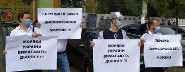 В Одессе моряки встречают Зеленского маршем протеста 